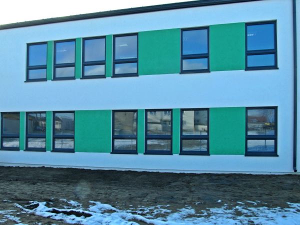Nowy obiekt Zespołu Szkół Ponadgimnazjalnych w Czarnej Wodzie, wybudowany przez firmę STEICO (produkcja płyt pilśniowych), w miejsce innego obiektu zajętego prz