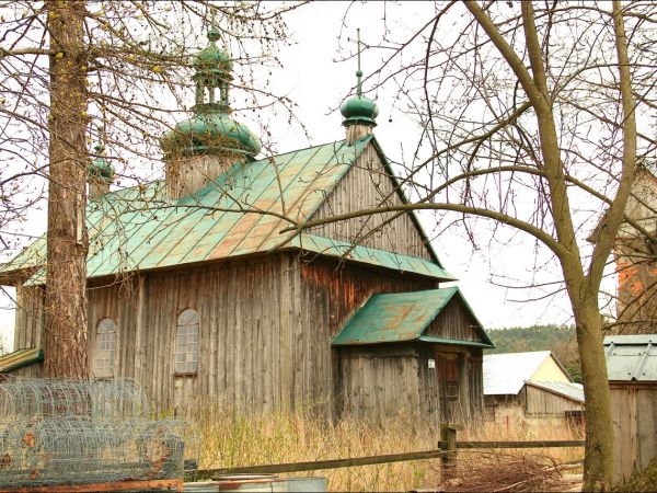 Drewniana filialna cerkiew greckokatolicka p.w. św. Michała Archanioła w Krasicach . Cerkiew wzniesiona w roku 1899. W latach 50. XX wieku została opuszczona .