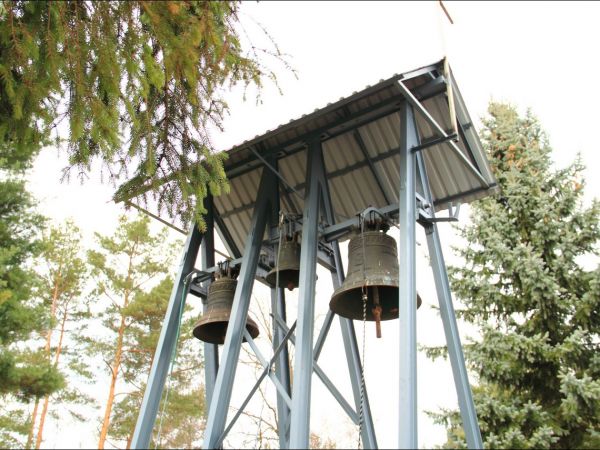 Drewniana , parafialna cerkiew greckokatolicka p.w. Narodzenia NMP w Mołodyczu. Obecnie filialny kościół rzymskokatolicki. Dzwonnica