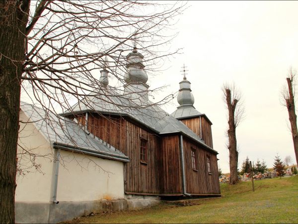 Dawna cerkiew filialna greckokatolicka pw. Przemienienia Pańskiego w Siemuszowej - ( od 1946 r. kościół filialny rzymskokatolicki p.w. Chrztu Pańskiego), wznies