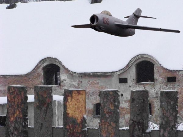 po nocnych nalotach niewiele zostało tyle się mówi pokazuje tematy wojenne  że sam nie wiem ile tego jest