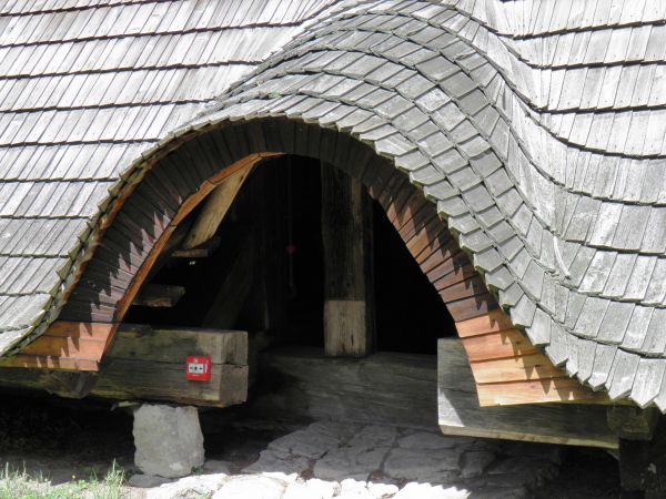 Cerkiew p.w. św. Paraskewy w Radrużu  ,  drewniana , wybudowana przez zawodowych cieśli w XVI wieku , przetrwała do naszych czasów w stanie bardzo dobrym. Na zd