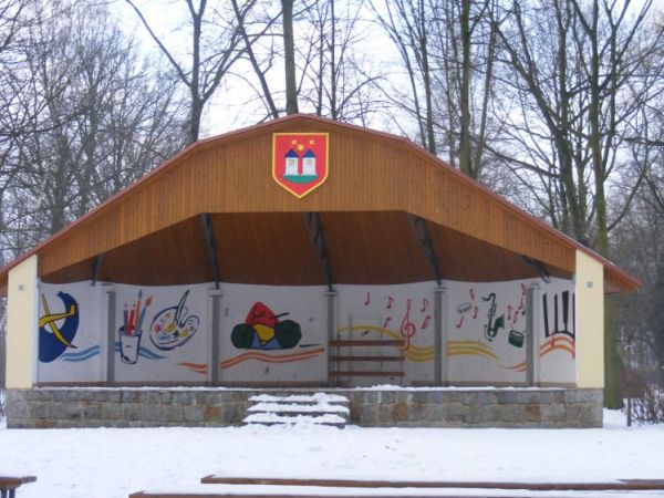 Zdjęcia sceny w Parku w  Poniecu.