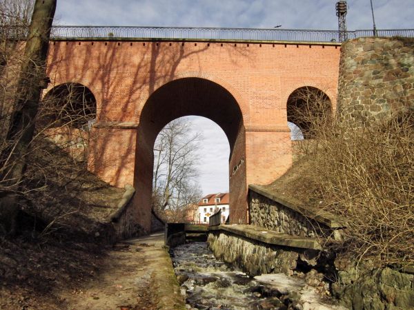 Reszel-Most Gotycki Wysoki z XIV wieku nad rzeką Sajna,widok od strony Parku Miejskiego,2012-03-05