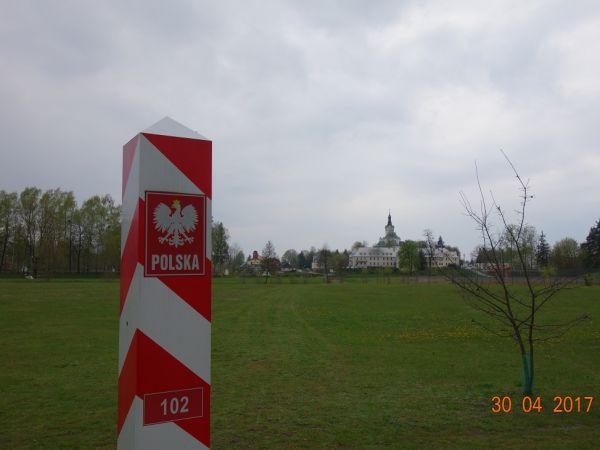 Kodeń.Bazylika tak blisko granicy. Białorusini zapewne słyszą dzwony i śpiewy po drugiej stronie Bugu.