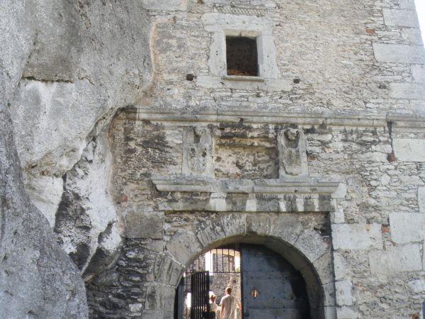 Zamek OGRODZIENIEC **** http://www.zamek-ogrodzieniec.pl/ **** http://zamki.net.pl/zamki/podzamcze/podzamcze.php **** Zamek Ogrodzieniec znajduje się w Podzamcz