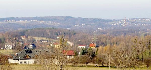 USTROŃ na pierwszym planie "APARTAMENTY MAJUSZKA".
W tle Skoczów.