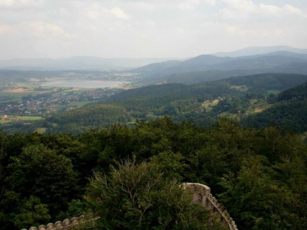 Zamek Chojnik (Jelenia Góra-Sobieszów) – zbudowany w 1364. W 1392 r. zamek otrzymuje od księżnej Agnieszki  (z piastowskiej linii świdnicko-jaworskiej) ry