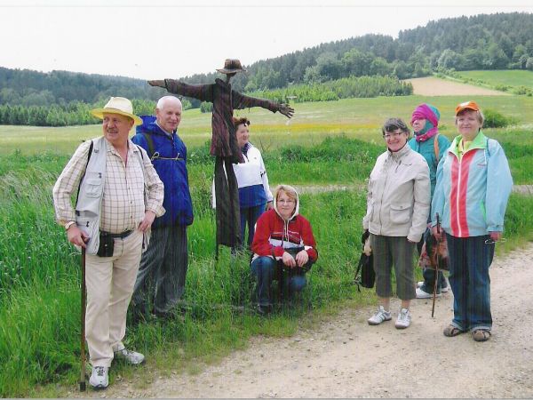 toż to świat inny - ale w symbiozie kultur i pewnie obyczajów; może nawet się uzupełniają? - a my zachwycamy się tym dziełem / wytworem studentów  Uniwersytetu