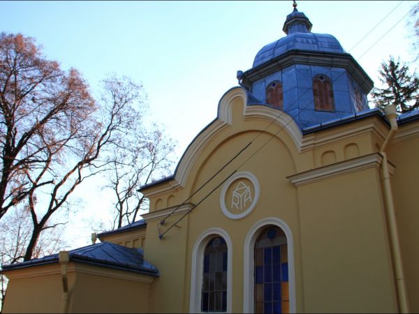 Murowana cerkiew, zbudowana w latach 1908-1909 w Darowicach. Obecnie jest użytkowana przez wiernych kościoła rzymskokatolickiego pw. Matki Bożej Różańcowej. Obo