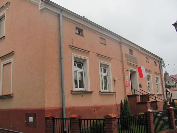 Dom Katolicki (daw. siedziba Sióstr Elżbietanek) ob. przedszkole