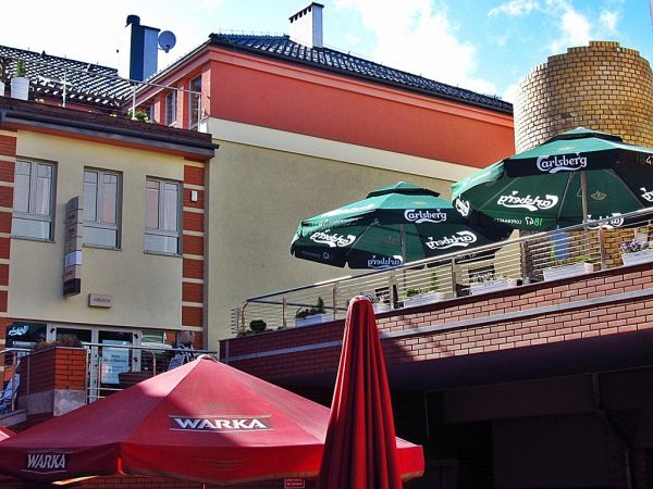 Podwórze centrum handlowego przy Rycerskiej