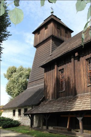 Gotycki , drewniany kościół p.w. Św. Marii Magdaleny wybudowany w 1595 roku  o charakterze obronnym.