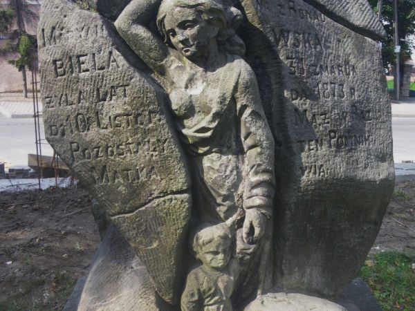 Jeden z nielicznych nagrobków jaki znajduje się przy kościele p.w św. Bartłomieja w Staszowie