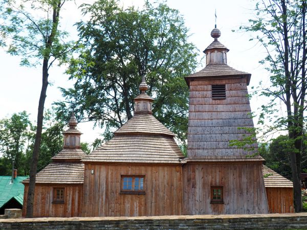 teraz to perełka na Szlaku Architektury Drewnianej Budownictwa Sakralnego - a do niedawna stan tej świątyni był opłakany - a obecnie na Liście UNESCO.