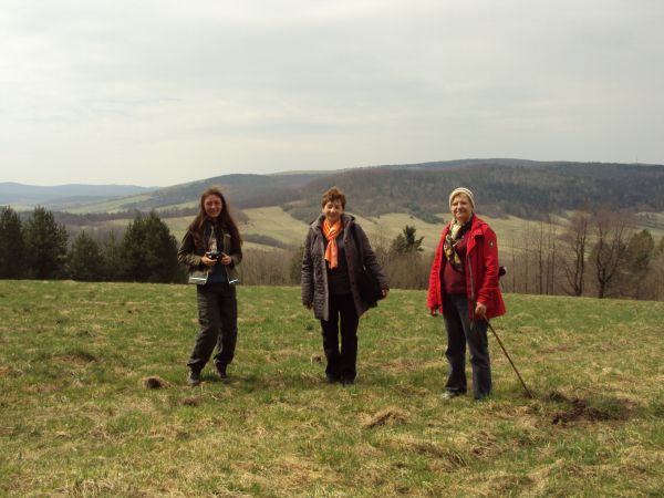 jesteśmy na skraju "Lasu Niemilki", poniżej dolina Osławy a na horyzoncie - już w Beskidzie Niskim : "Las Hłuboki".