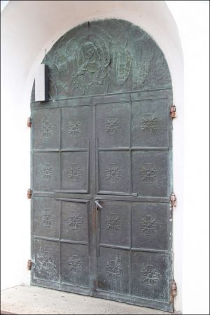 Murowana cerkiew grecko-katolicka,  poświęcona w roku 1912 ,  pod wezwaniem św. Michała Archanioła. Monumentalna budowla w typie bizantyjskim (ukraińskim), na r