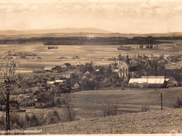 Skorzynice. Foto przedwojenne. Widok na końcową część Skorzynic i na kościół ewangelicki.