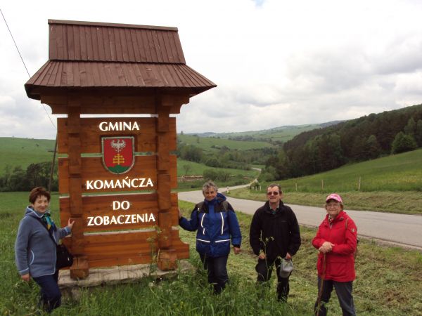"Przełęcz pod Kożusznem" - 427m npm, miejsce widokowe,okazja do podziwiania malowniczej okolicy, do złudzenia przypominającej tutaj północnoamerykańskie prerie,