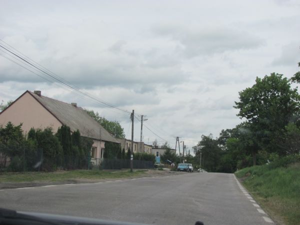 Bielejewo - droga przez wieś