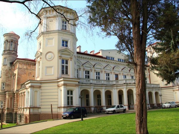 Pałac Lubomirskich w Przemyślu - Bakończycach .  Wybudowany w latach 1885–1887 przez księcia Hieronima Adama Lubomirskiego, według projektu Maksymiliana Nitscha