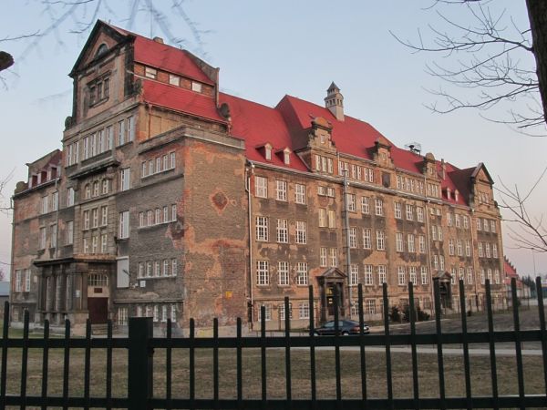 Liceum ogólnokształcace nr 6 przy ulicy Głębokiej i Siennickiej