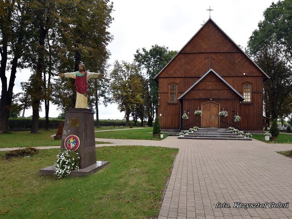 Kraczewice Prywatne, drewniany kościół konstrukcji szkieletowej pw. Najświętszego Serca Pana Jezusa, wybudowany 1919-20 - foto. Krzysztof Goleń