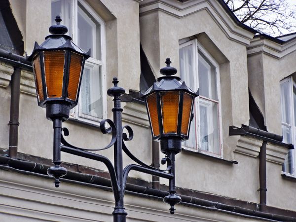 NAŁĘCZÓW *** Latarnie w parku zdrojowym.