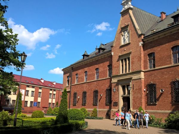 Kompleks zabudowań Sanktuarium Bożego Miłosierdzia .