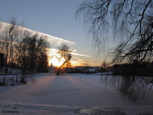 Grudniowy zachód słońca nad stawem przy ul. Gdańskiej
