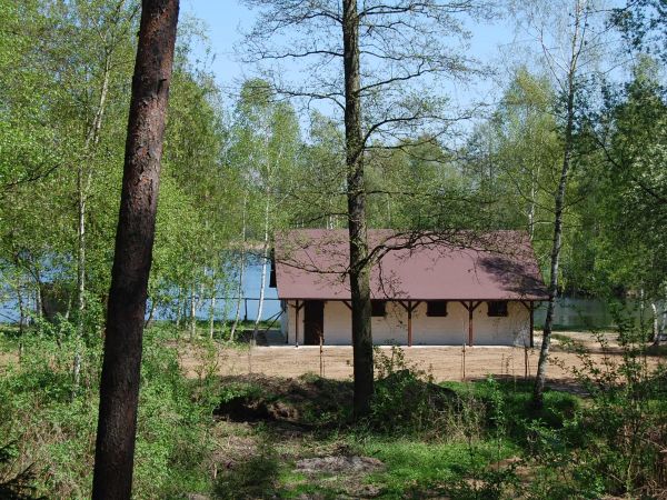 Stajnia na terenie ośrodka rekreacyjno - wypoczynkowego w antoninie