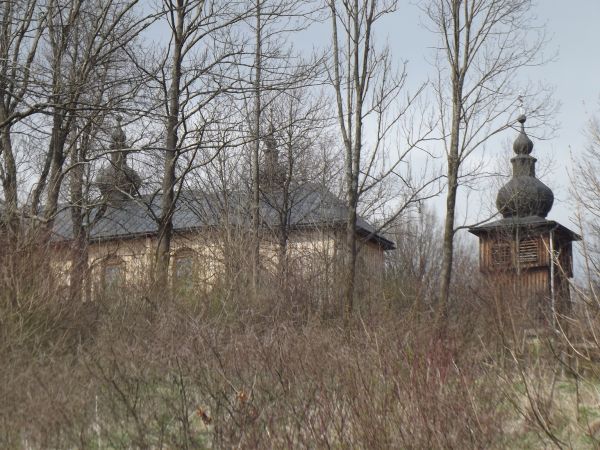 cerkiew - niegdyś : grecko-katolicka pw. Matki Boskiej Gromnicznej, od 1961r. należy do wyznawców prawosławia i jest pw. Spotkania Pańskiego. Wzniesiona w 1837r