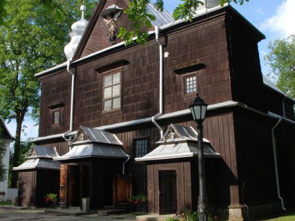 Barokowo-rokokowy z XVIII wieku pod wezwaniem Św. Michała Archanioła. Kandydat na listę Światowego Dziedzictwa UNESCO