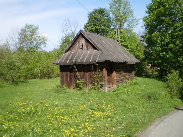 Zabytkowy budynek gospodarczy