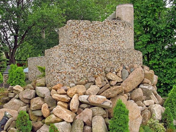 KOWARY - Park Miniatur Zabytków Dolnego Śląska - Zamek Chojnik położony na malowniczym wzgórzu Chojnik wzniesiony został w XIV wieku przez księcia Bolka II jako