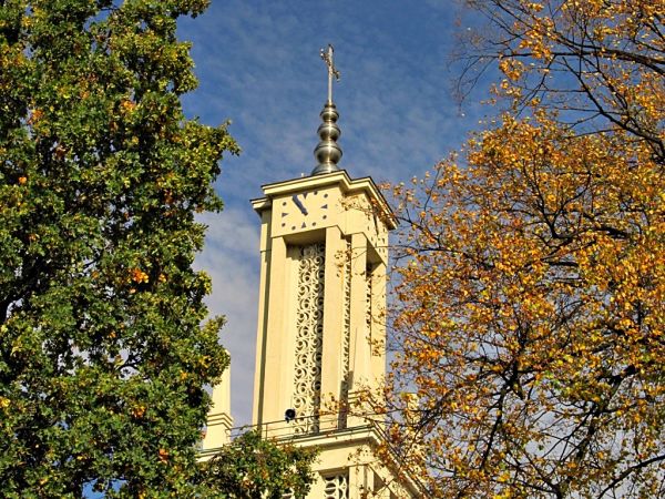 Bazylika Mniejsza w Niepokalanowie na terenie franciszkańskiego klasztoru-sanktuarium w Niepokalanowie („Gród Maryi”)