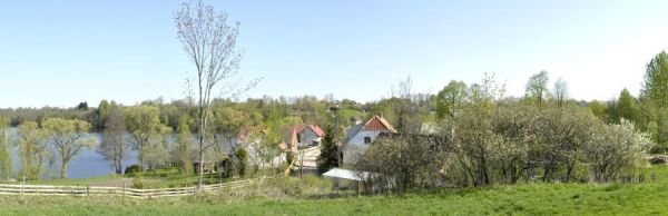 Jaśki, powiat olecki, odległości: Giżycko - 56 km, Ełk - 30 km, Suwałki - 35 km, Gołdap - 37 km, Warszawa - 267 km, Białystok - 135 km, Olsztyn - 161 km. Najbli