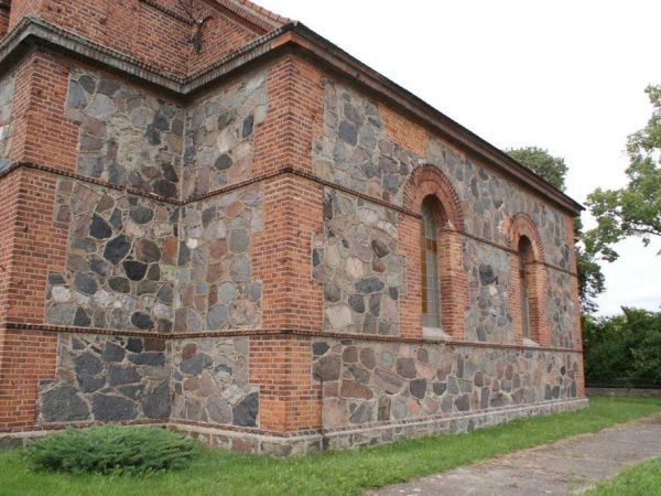 Kościół. Dobino - lipiec 2011