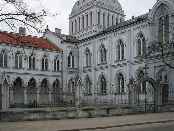 Świątynia Miłosierdzia i Miłości - główna siedziba starokatolickiego kościoła mariawitów w Polsce. Świątynia została wzniesiona w latach 1911-14 w stylu gotyku
