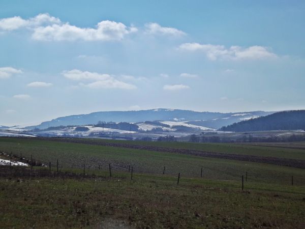przed nami wiosna i perspektywa kolejnych beskidzkich wypraw, ptaki "już są po słowie" i słychać koncerty i jakby miłosne trele, kruki rozpoczęły gody...