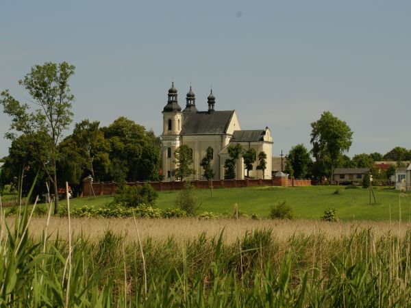 Widok na Kościół Parafialny w Wożuczynie
