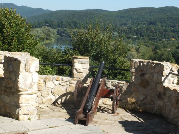 Armaty bronią miasto