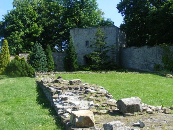 Fundamenty rotundy i palatium - Wzgórze Zamkowe