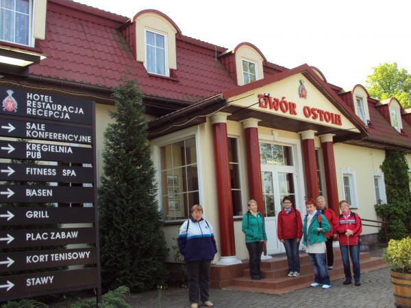 z posiadłości Rodu Ostaszewskich - polecam galerię m. Wzdów, tam ich pałac, tu Dwór "Ostoia" - no i pełny wachlarz ofert.