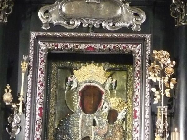 Cel pielgrzymów cudowny obraz Matki Bożej Częstochowskiej.