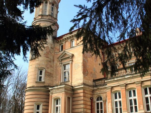 Pałac Lubomirskich w Przemyślu - Bakończycach .  Wybudowany w latach 1885–1887 przez księcia Hieronima Adama Lubomirskiego, według projektu Maksymiliana Nitscha