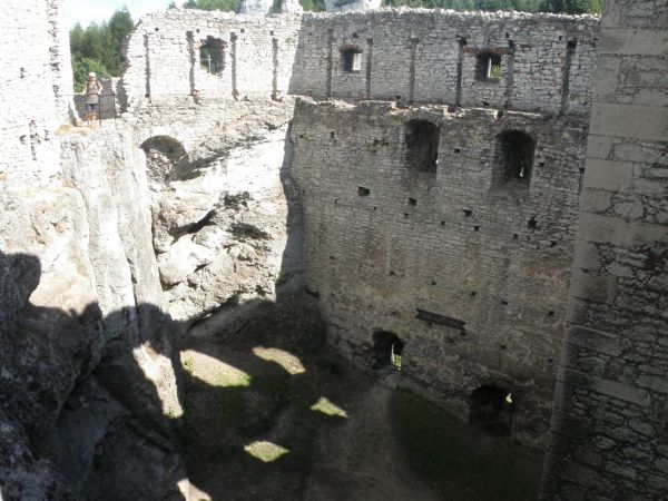 Zamek OGRODZIENIEC **** http://www.zamek-ogrodzieniec.pl/ **** http://zamki.net.pl/zamki/podzamcze/podzamcze.php **** Zamek Ogrodzieniec znajduje się w Podzamcz