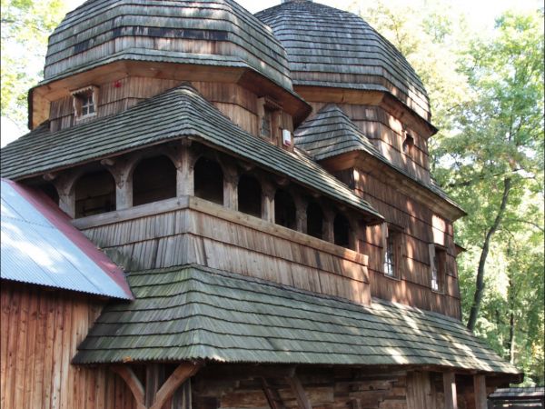 Cerkiew Narodzenia Przenajświętszej Bogurodzicy w Chotyńcu . Zbudowana w 1615 roku.