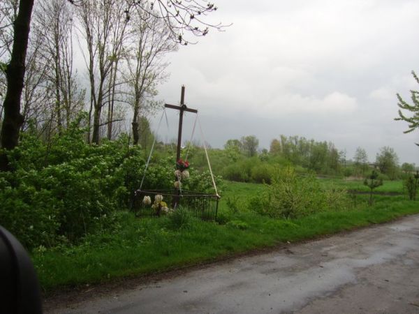 Krzyz przy szosie do Siedliszca