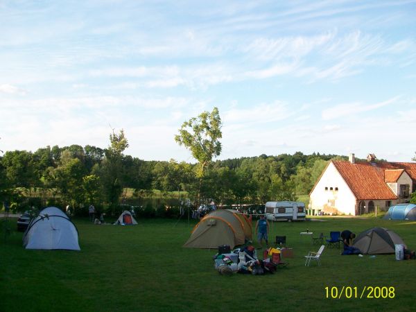 Pole namiotowe nad jeziorem Łękuk w Puszczy Boreckiej
